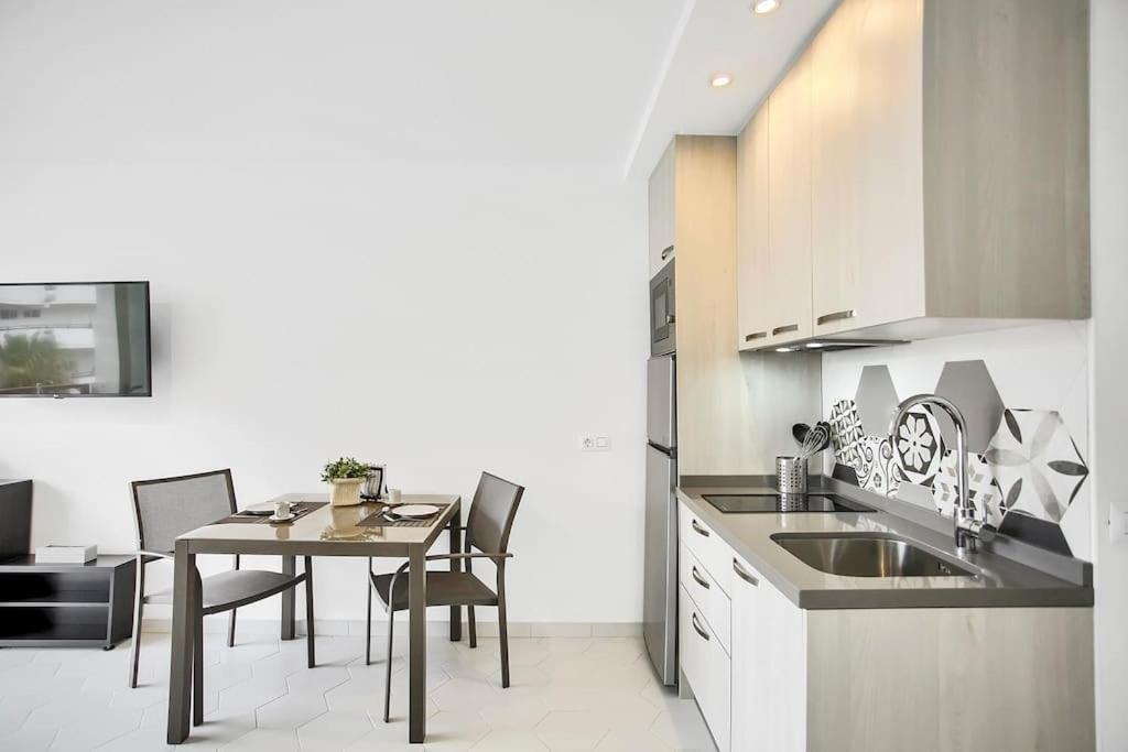 Alexander Apartment Playa De Las Americas 外观 照片